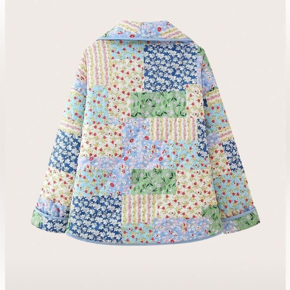 Double-Pocketed Floral patchwork
Jacket With Shaw… - image 3